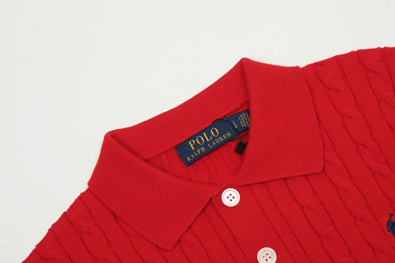 🅿️176 "Top quality" Style number: DS022# (not off the shelves all year round) [Ralph Lauren POLO lapel solid color pony embroidered logo knitted short sleeves] ✅Ralph Lauren Ralph Lauren classic basic versatile all-season cardigan knitted short sleeves ✅Main supplier platform live broadcast Wholesale entities Replenish when out of stock Not off the shelves ✅ZP quality 1:1 version Scan the code to enter the GF website Counter quality ✅Details and quality are the only one in Guangzhou. Imported quality cotton yarn focuses on high-end and cost-effective. Needless to say good quality. ✅The version is restored to the original order. The maximum size can be worn up to 160 pounds. Loose, comfortable and stress-free.